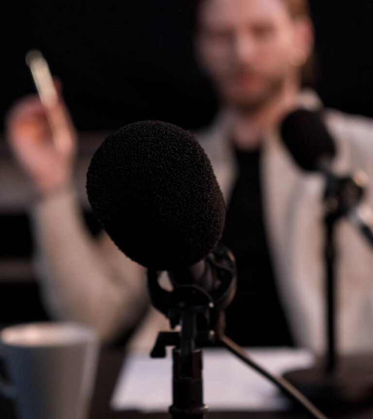 podcaster-template-contact-page-header-img